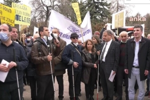 TBMM'nde görüşülen önerge kabul edildi. Görme engelliler artık bağımsız oy kullanacaklar. Engelli Hakları mücadelemiz adına hayırlı olsun.