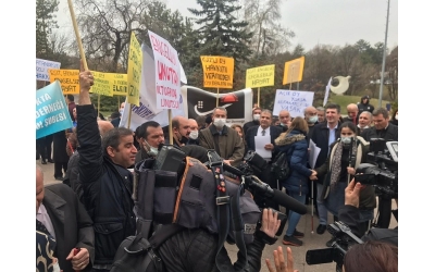 TBMM'nde görüşülen önerge kabul edildi. Görme engelliler artık bağımsız oy kullanacaklar. Engelli Hakları mücadelemiz adına hayırlı olsun.